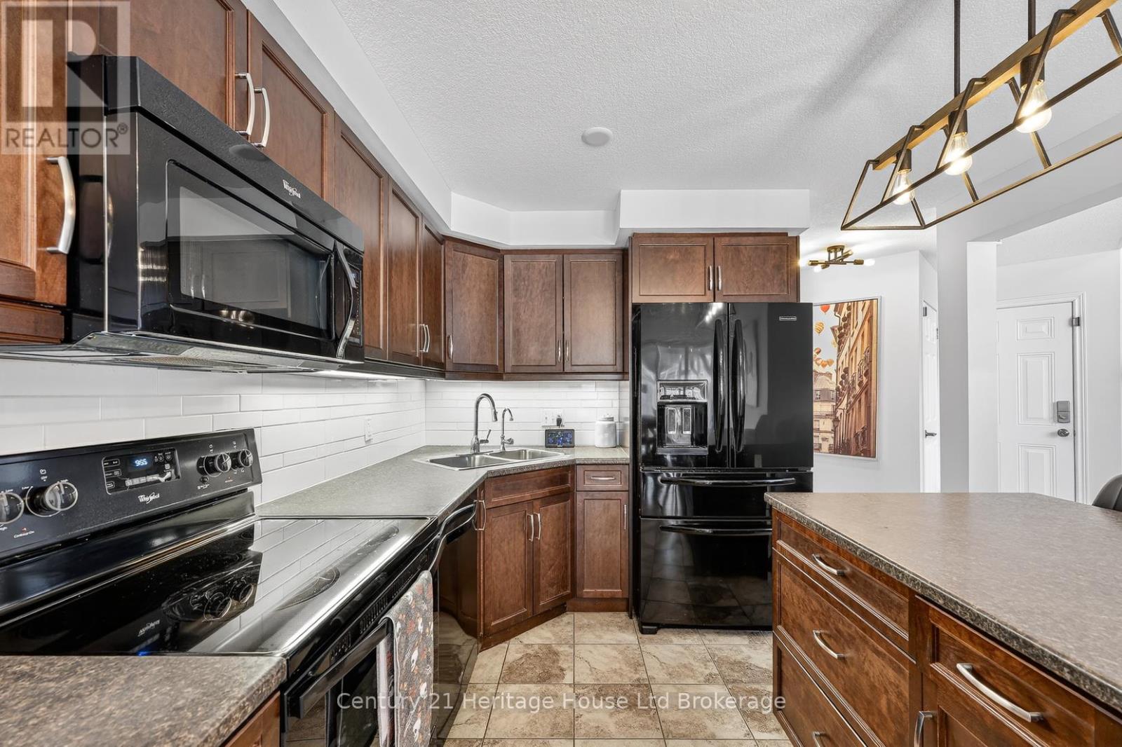 464 CHAMPLAIN AVENUE — photo 15