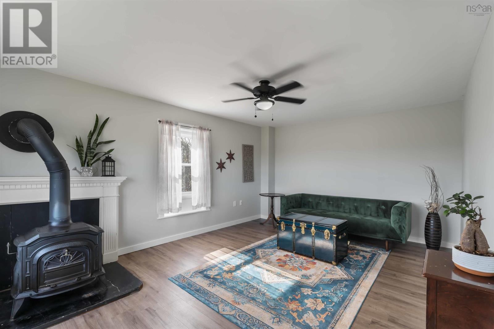 Property 5 of 36 of 8513 Highway 1