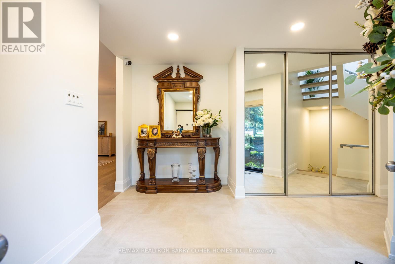 10 PENWOOD CRESCENT - 12