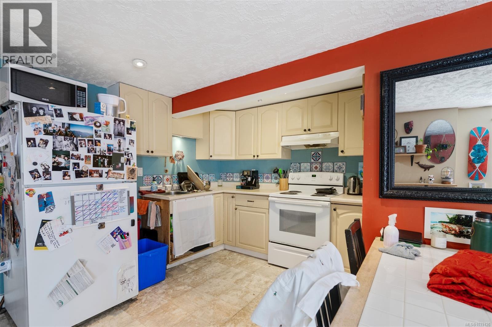 2630 Victor St - 26