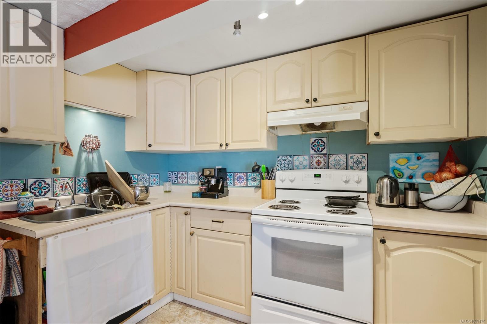 2630 Victor St - 28