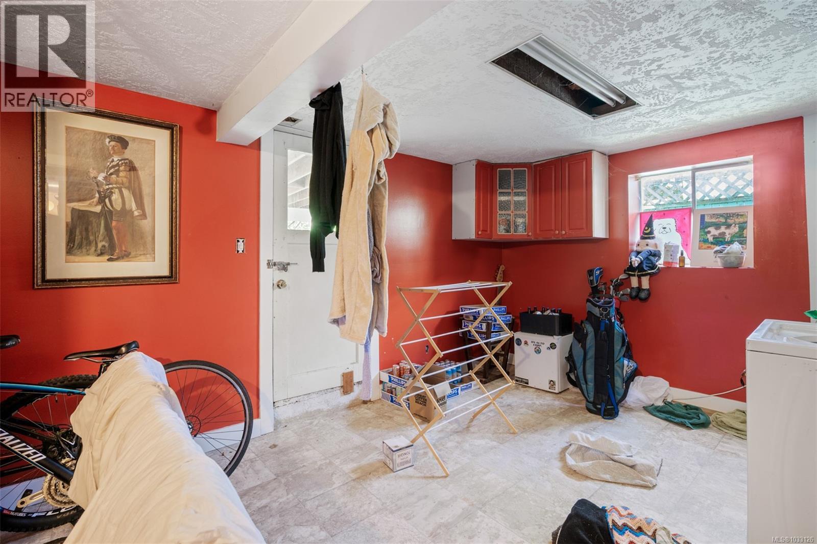 2630 Victor St - 35