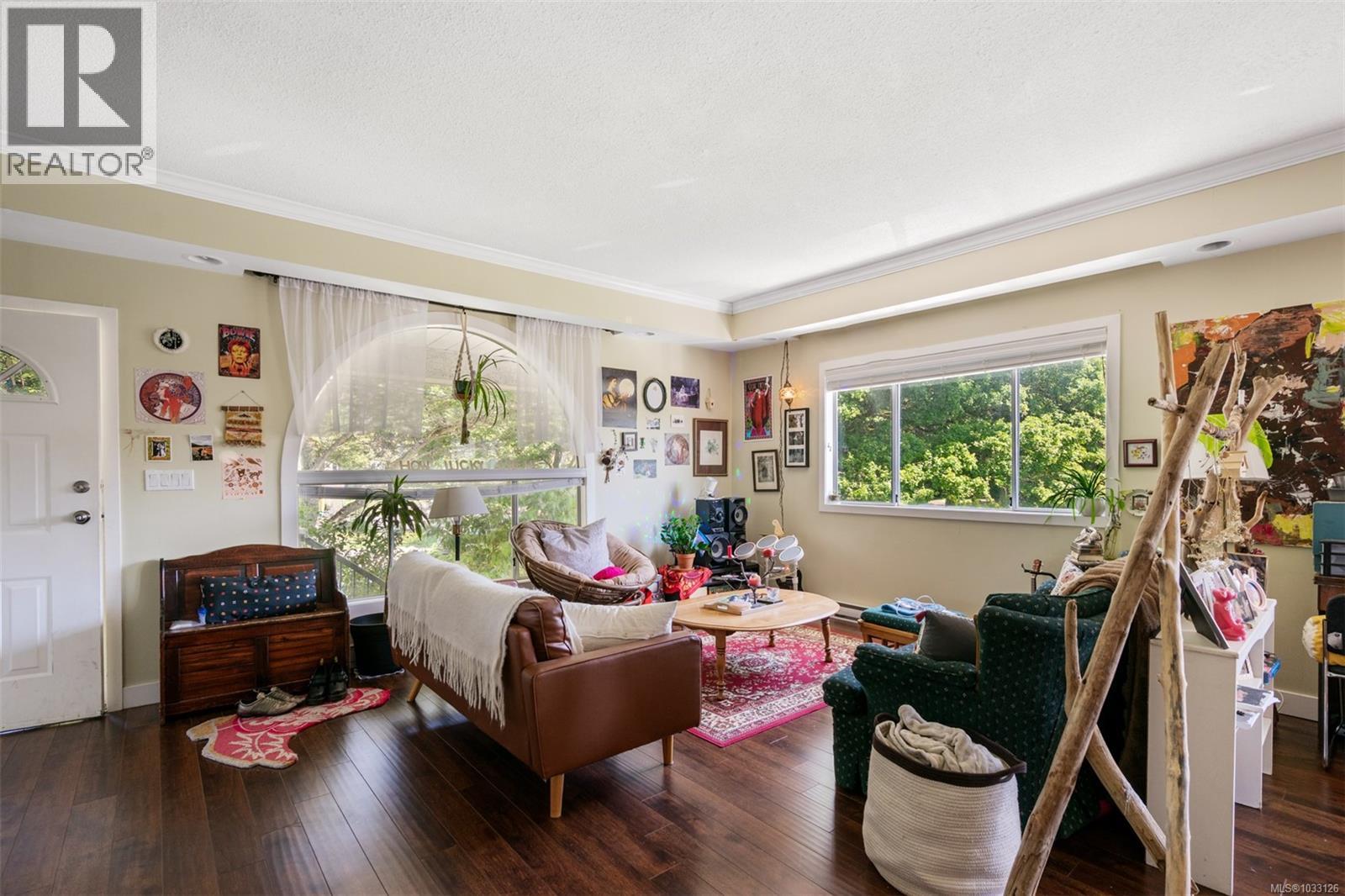 2630 Victor St - 5