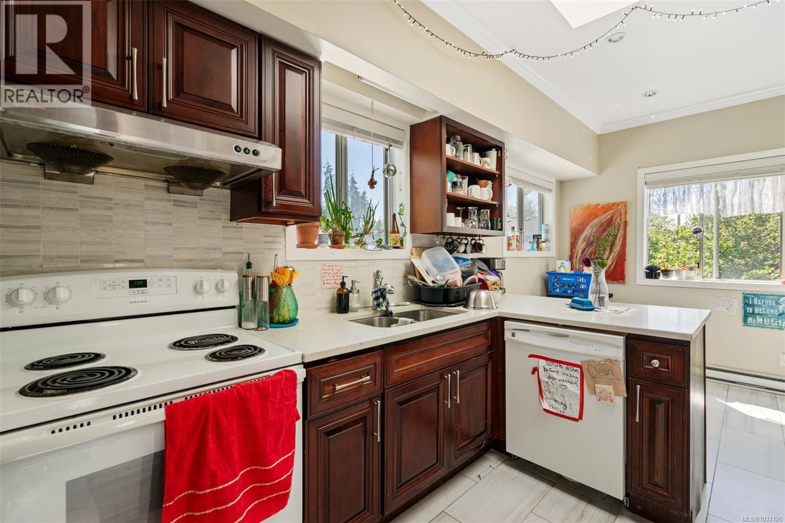 2630 Victor St - 8