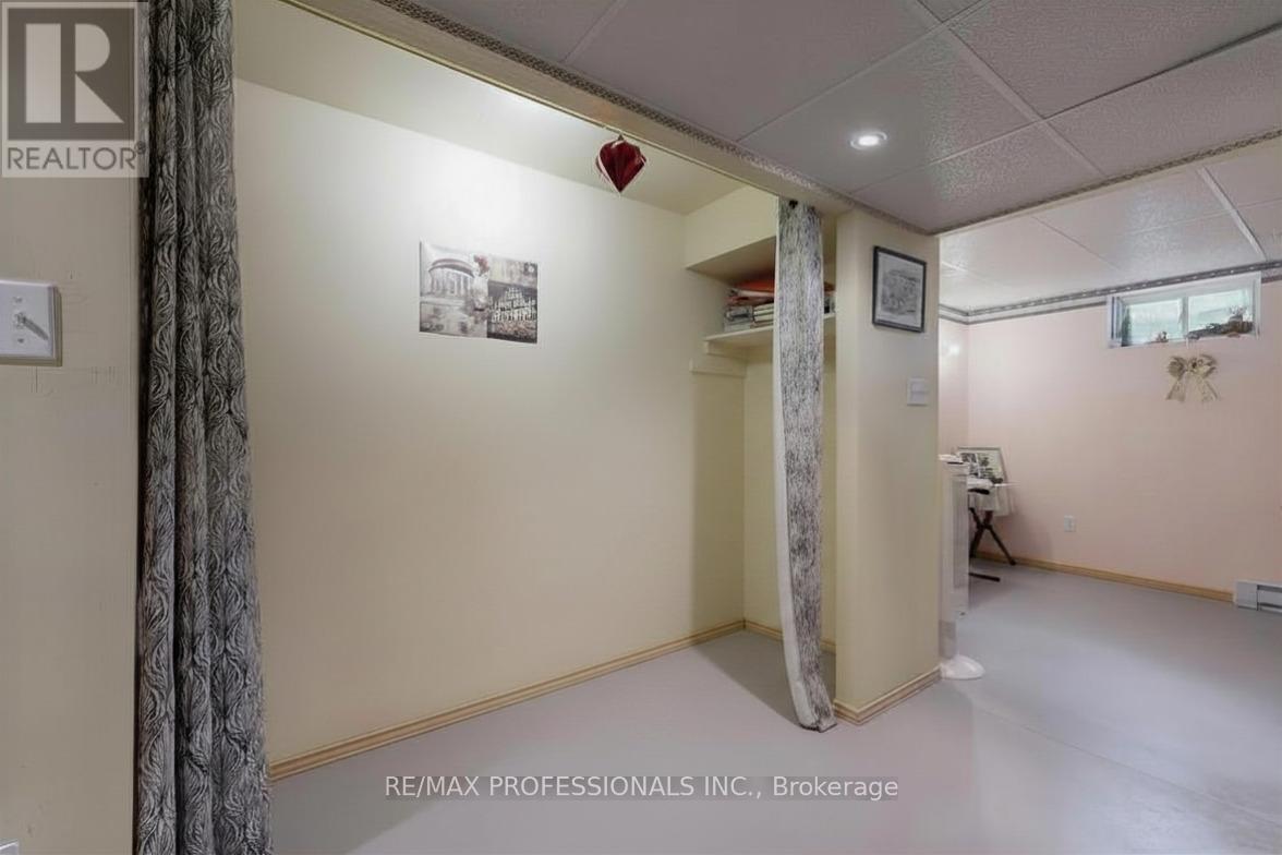 44 SHEPHARD AVENUE - 12