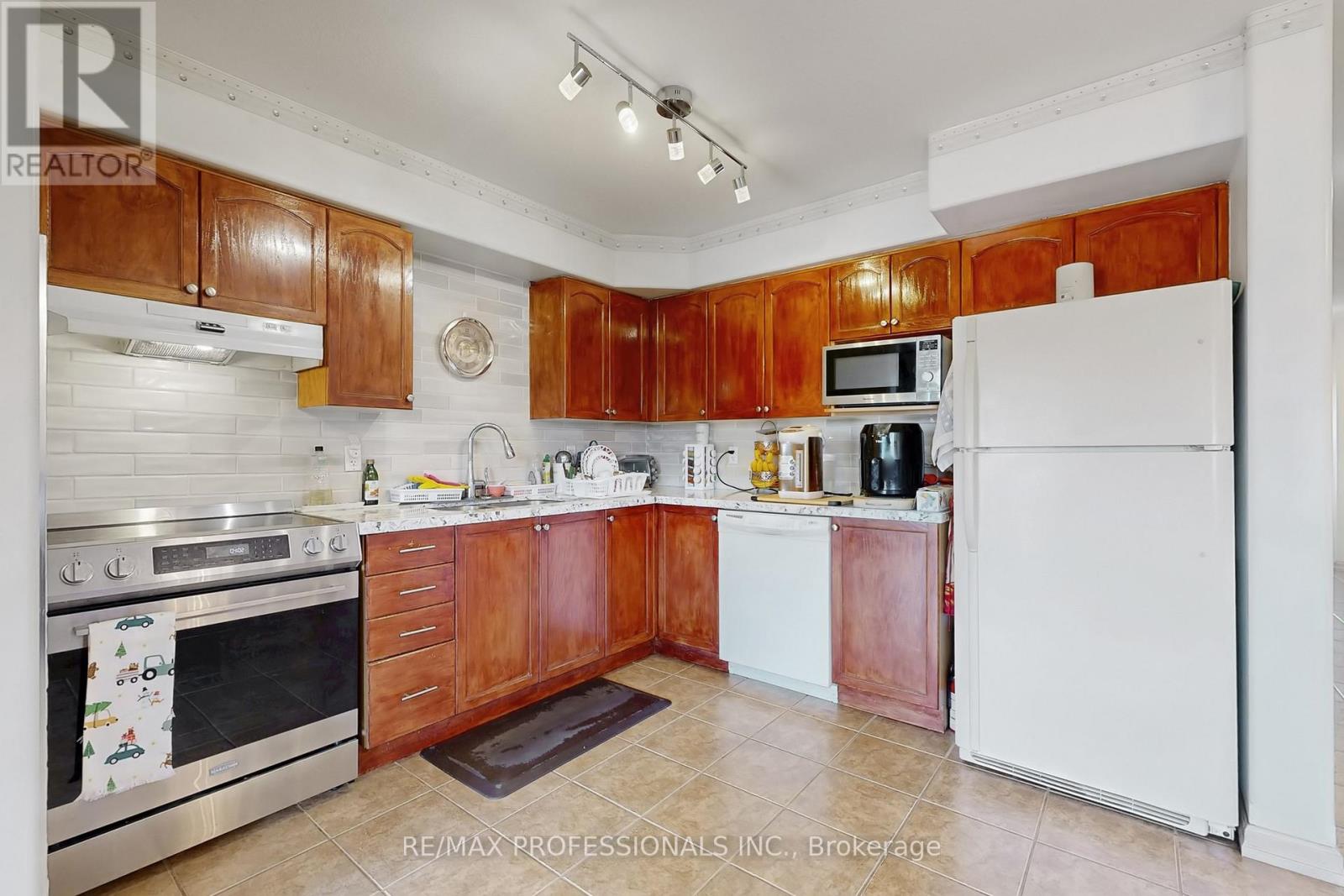 44 SHEPHARD AVENUE - 4