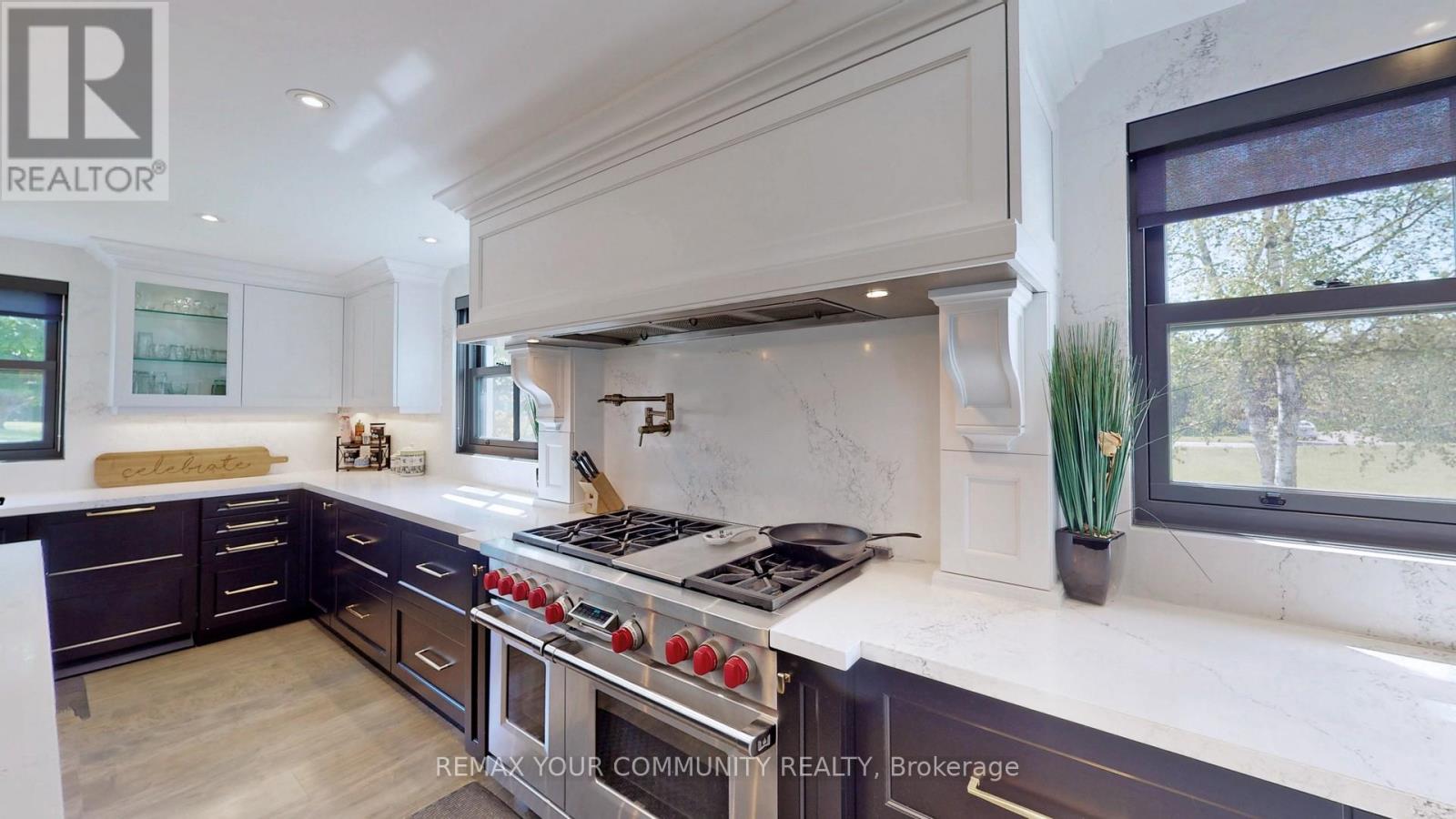 557 AINTREE DRIVE - 13