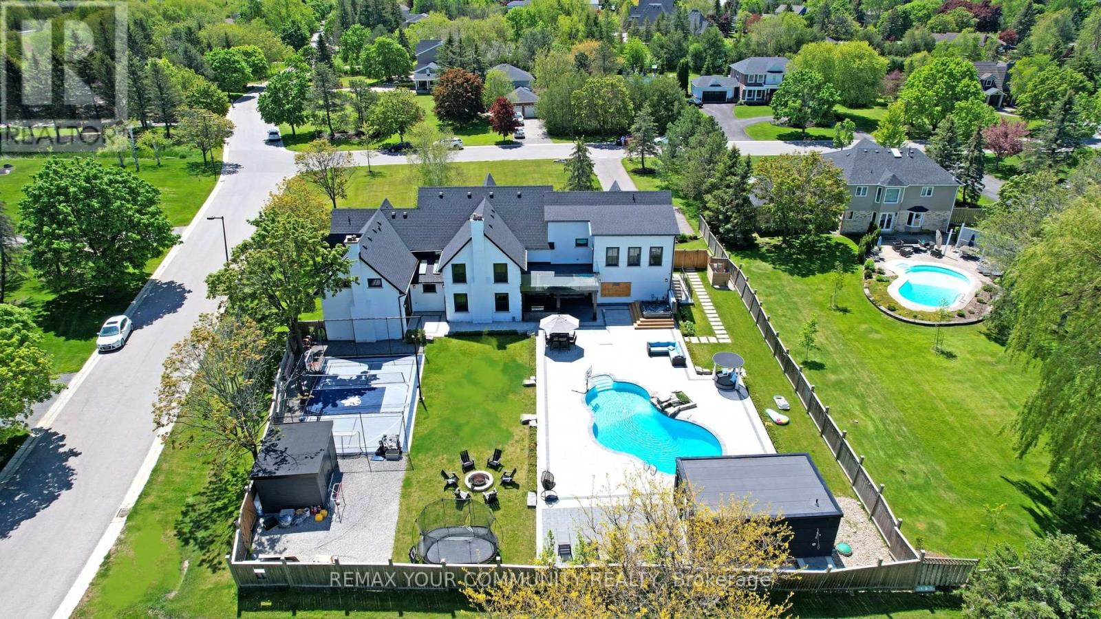 557 AINTREE DRIVE - 2