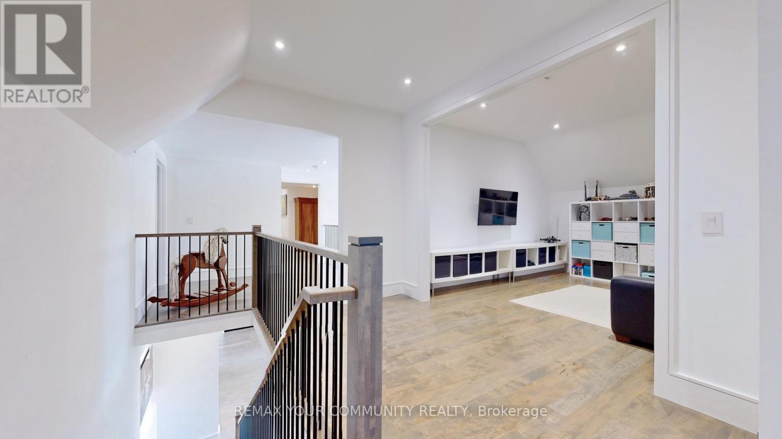 557 AINTREE DRIVE — photo 26