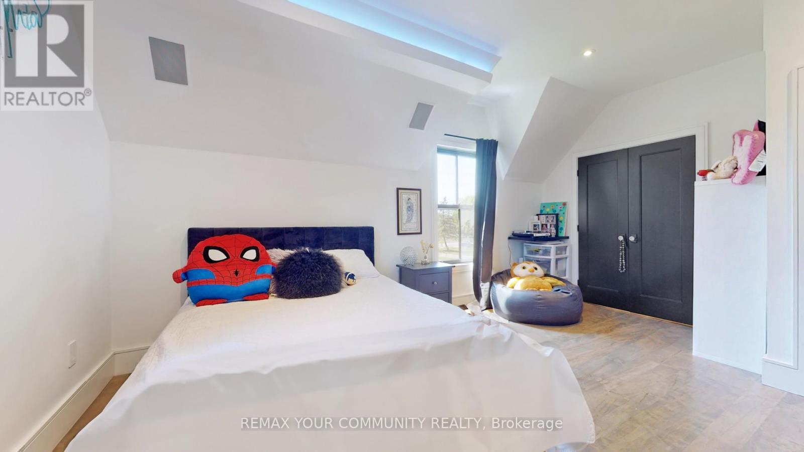 557 AINTREE DRIVE - 32