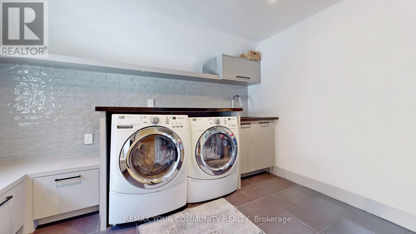 557 AINTREE DRIVE — photo 36
