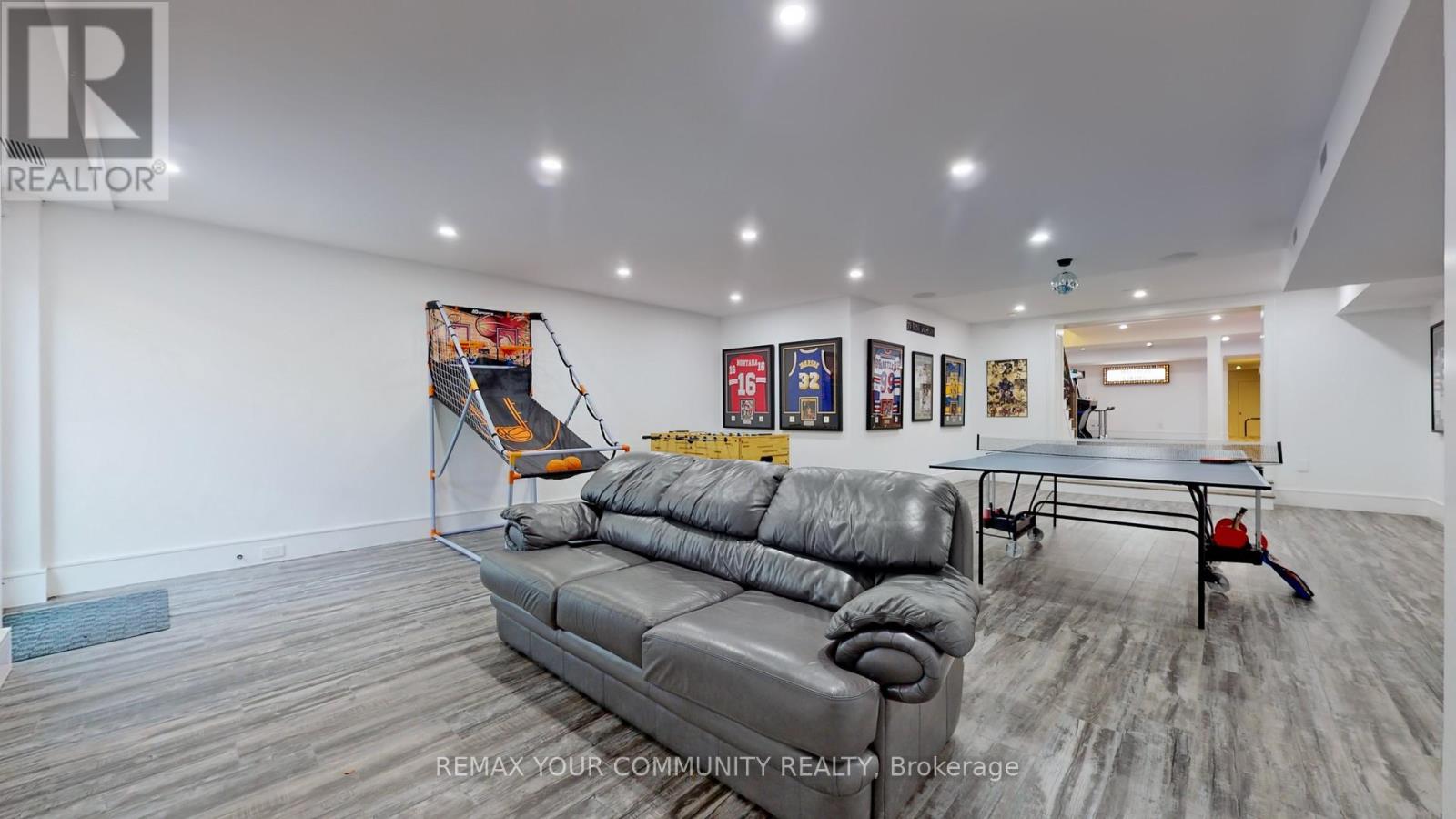 557 AINTREE DRIVE - 43