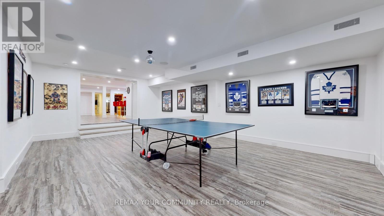 557 AINTREE DRIVE — photo 44