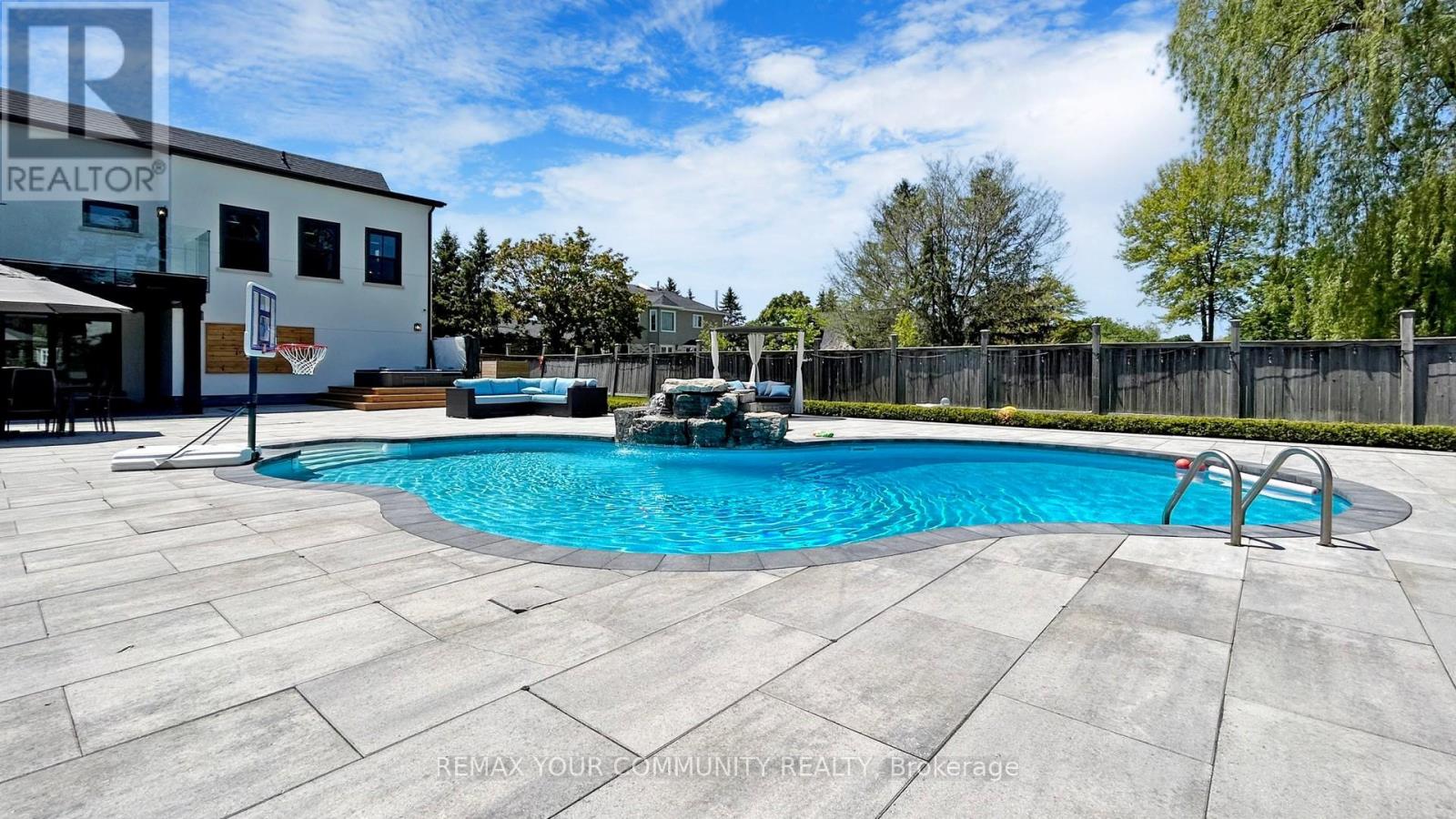 557 AINTREE DRIVE - 49