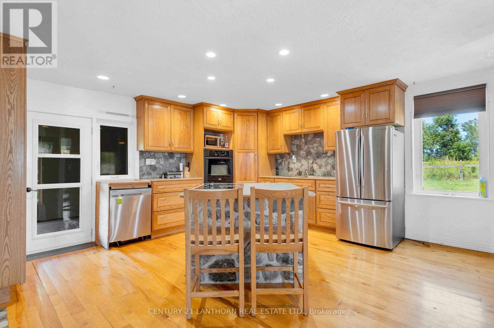 495 BARKER ROAD — photo 10