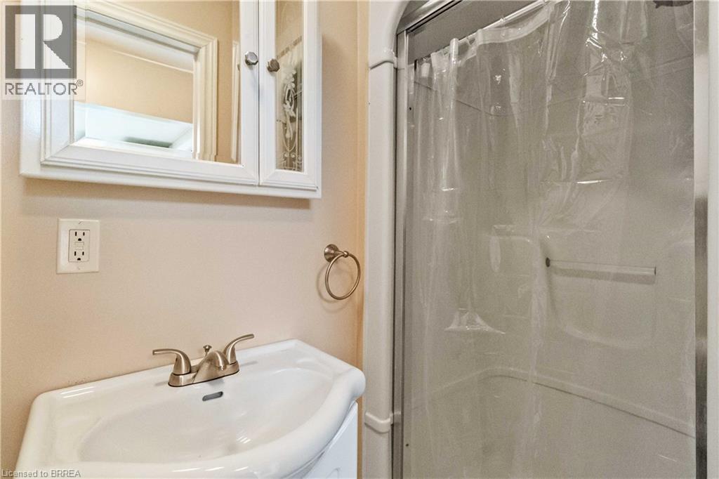 34 SYMPATICA Crescent Unit# LOWER, Brantford, Ontario, N3P1G4 — Photo 9
