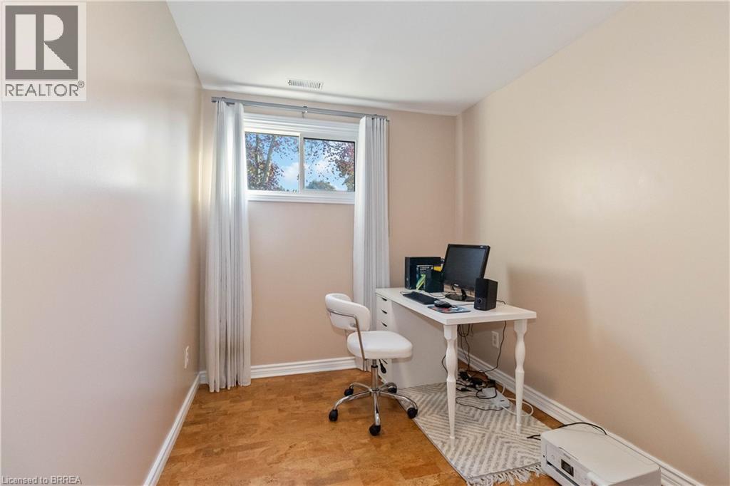 34 SYMPATICA Crescent Unit# LOWER, Brantford, Ontario, N3P1G4 — Photo 8