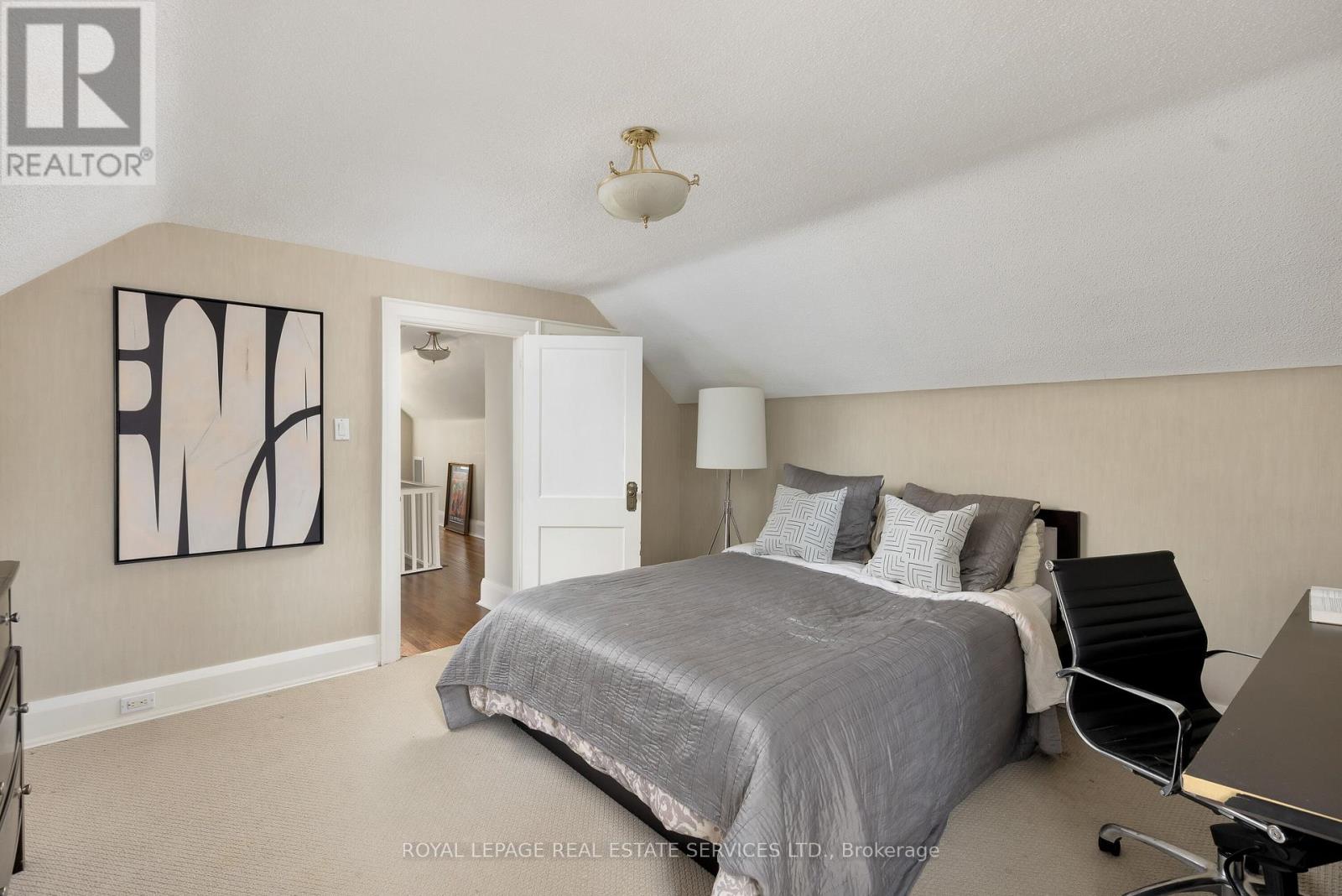 95 THE KINGSWAY — photo 35
