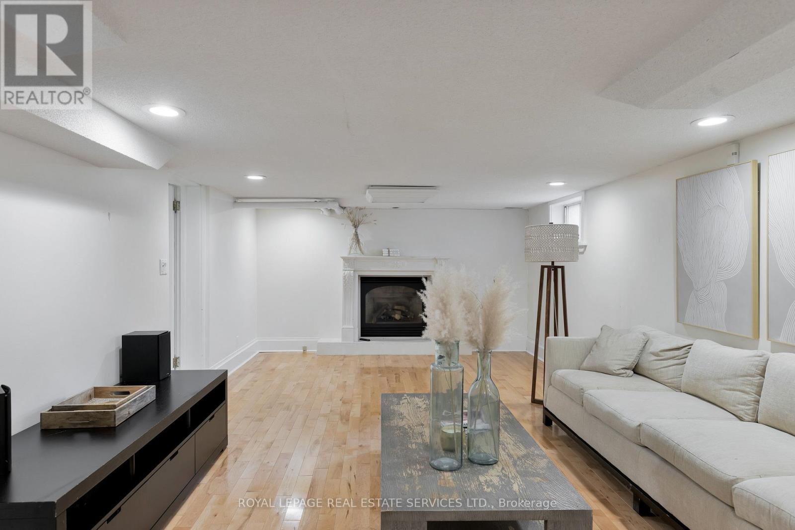95 THE KINGSWAY — photo 40