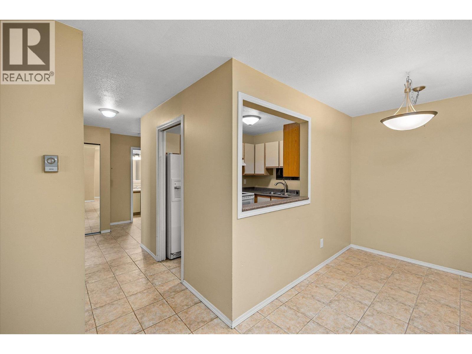 300 3160 De Montreuil Court, Kelowna