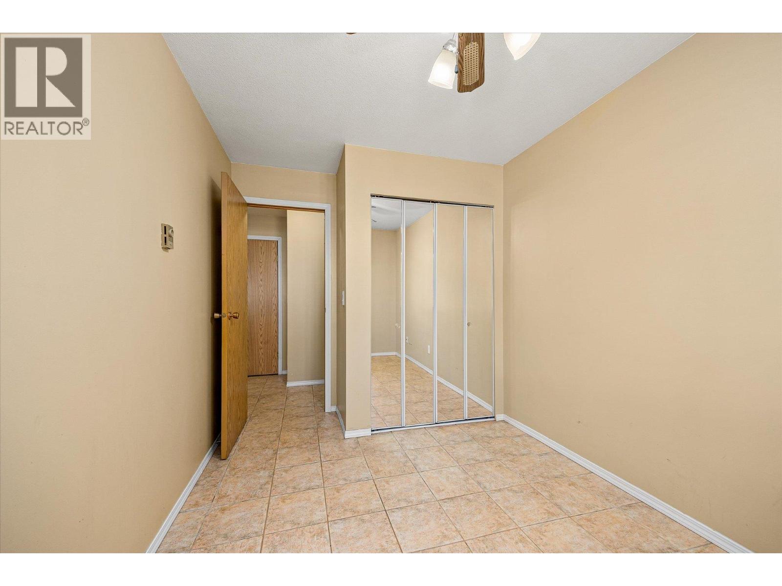 300 3160 De Montreuil Court, Kelowna