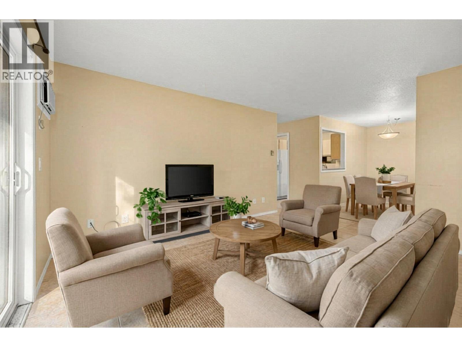 300 3160 De Montreuil Court, Kelowna