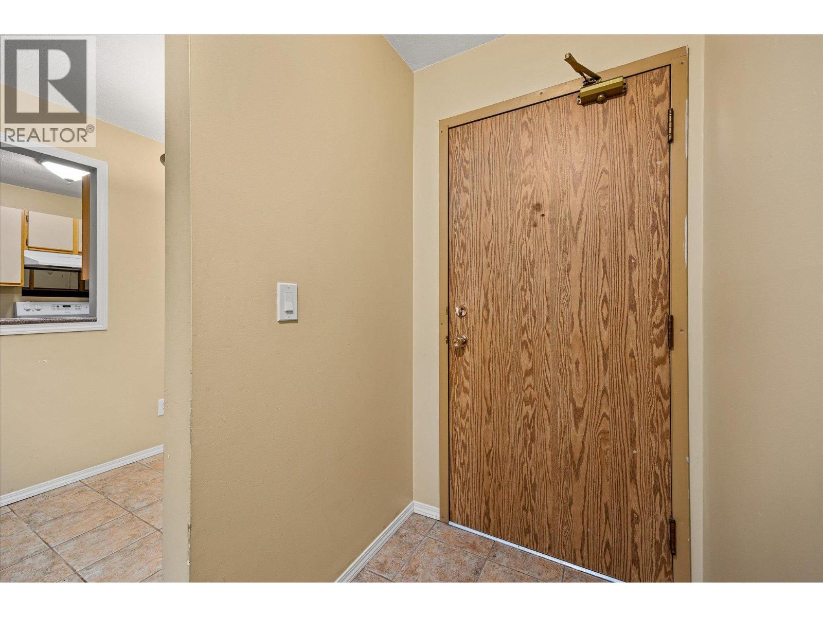 300 3160 De Montreuil Court, Kelowna