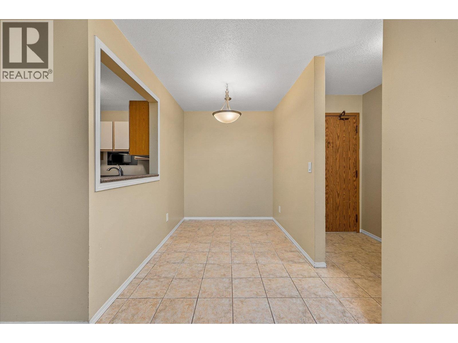 300 3160 De Montreuil Court, Kelowna