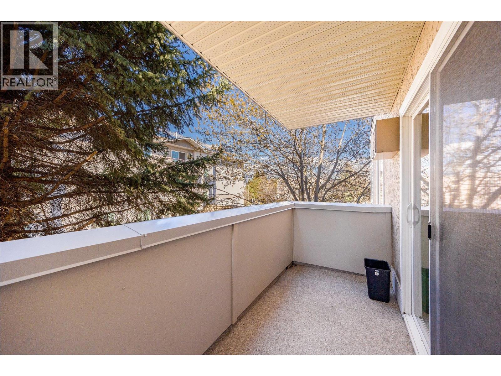 300 3160 De Montreuil Court, Kelowna