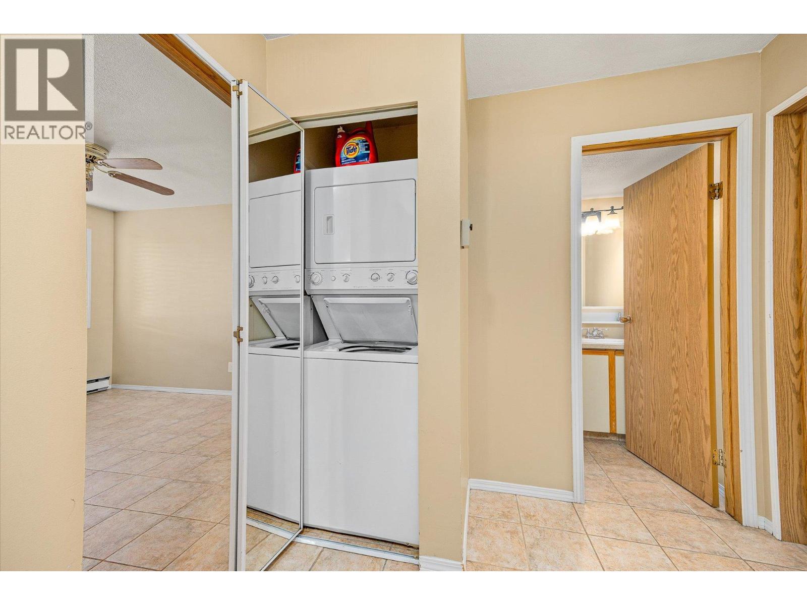 300 3160 De Montreuil Court, Kelowna