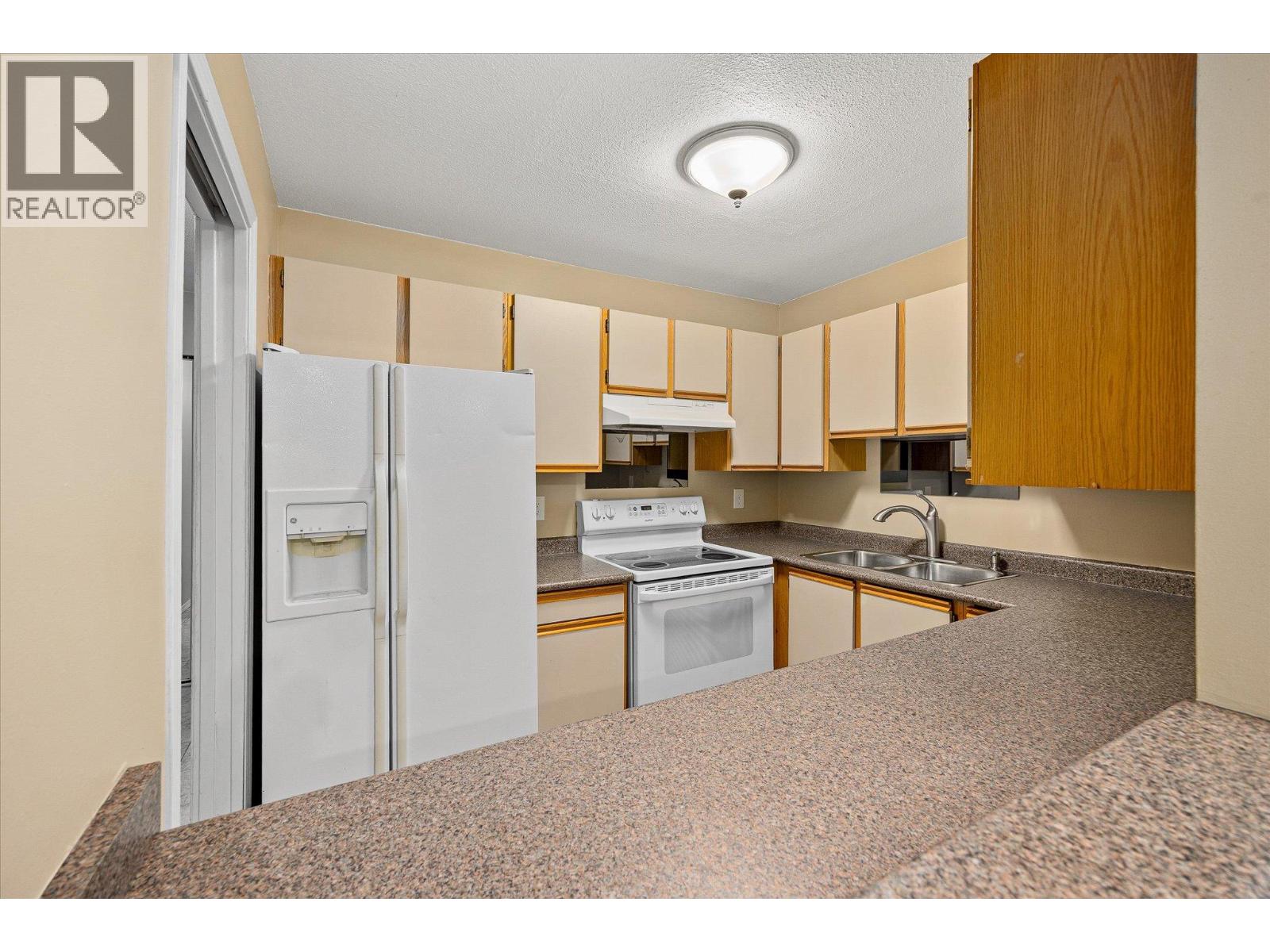 300 3160 De Montreuil Court, Kelowna