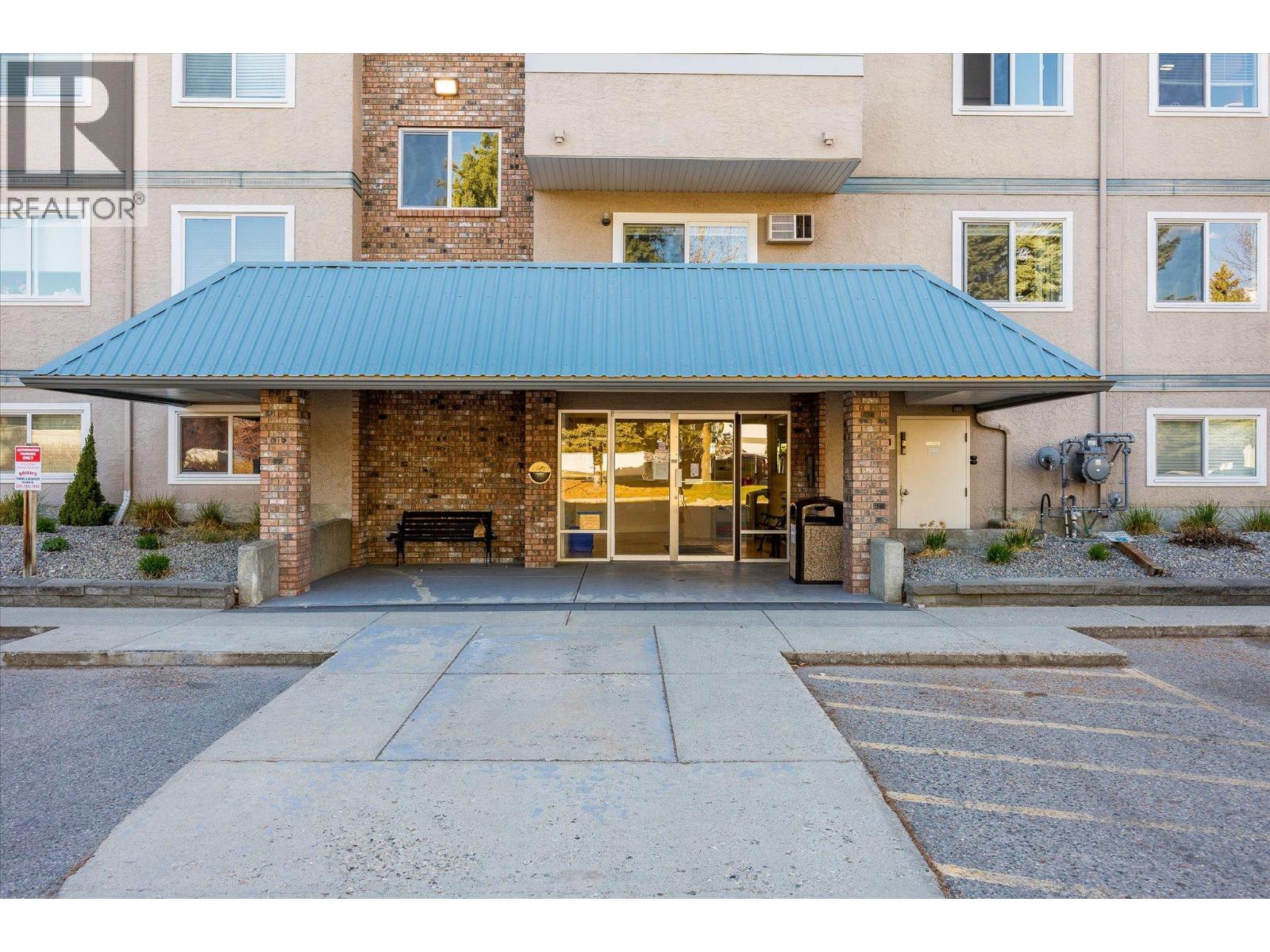 300 3160 De Montreuil Court, Kelowna