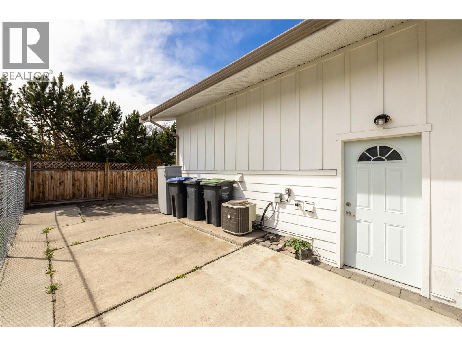  505 Hollywood Road South, Kelowna