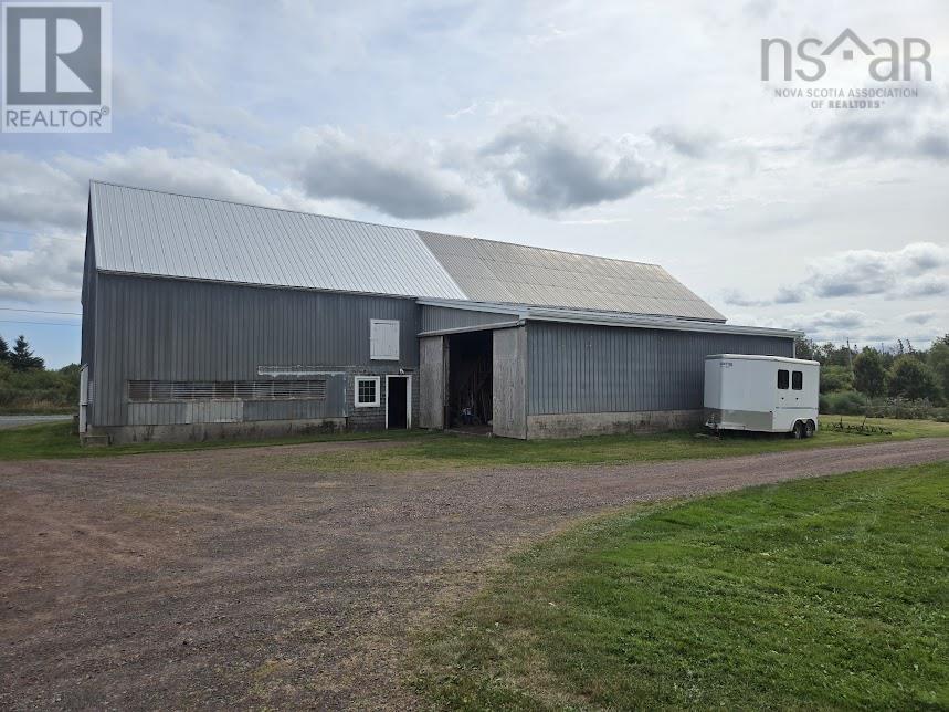 Large barn with studio and workshop