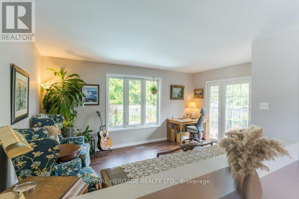 OPEN TO FAMILY ROOM - 15' 8 X 11' 8