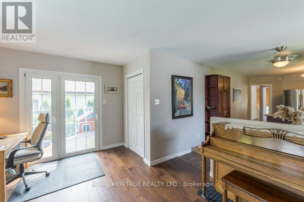 WALKOUT TO DECK & BACKYARD OASIS