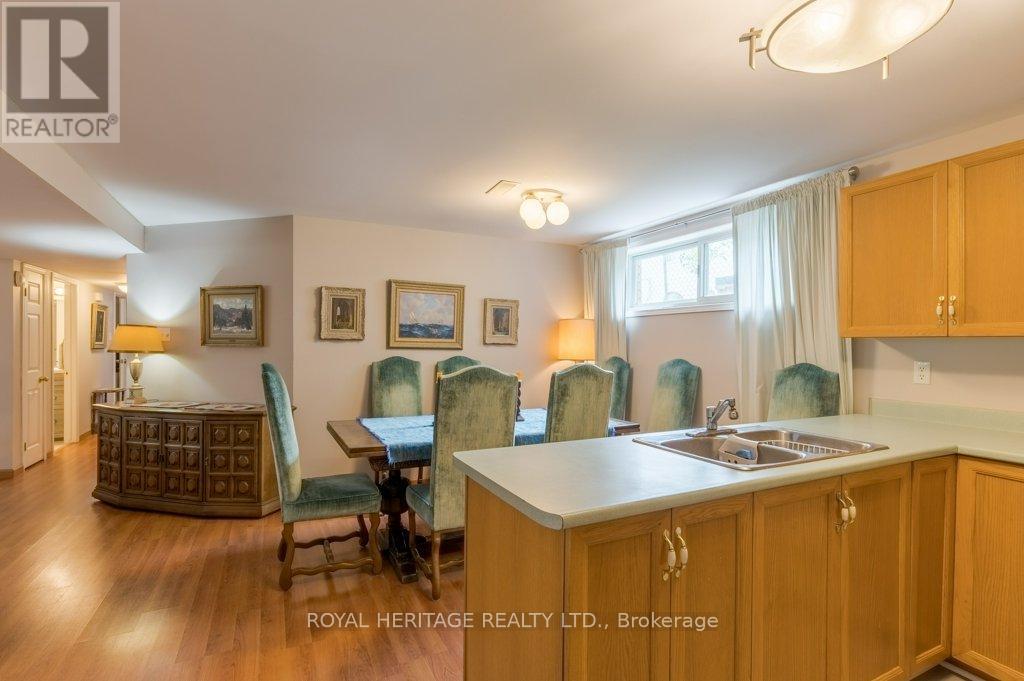 OPEN TO LARGE BRIGHT DINING AREA