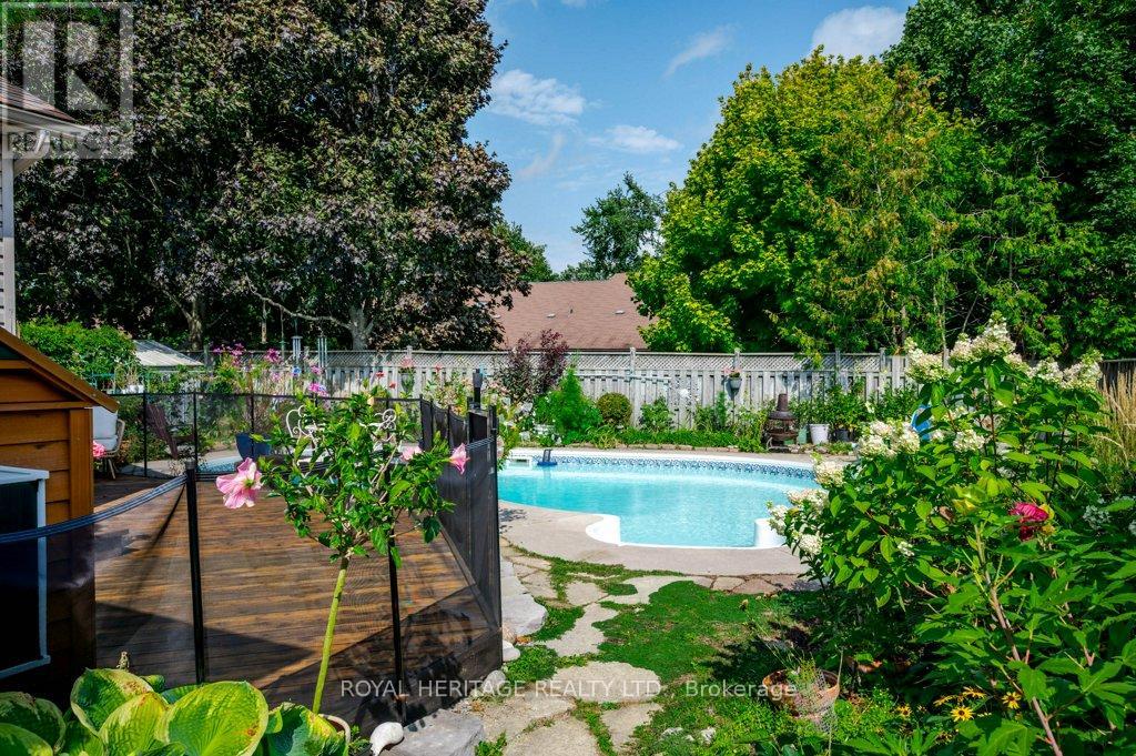 BACKYARD OASIS - FULLY FENCED