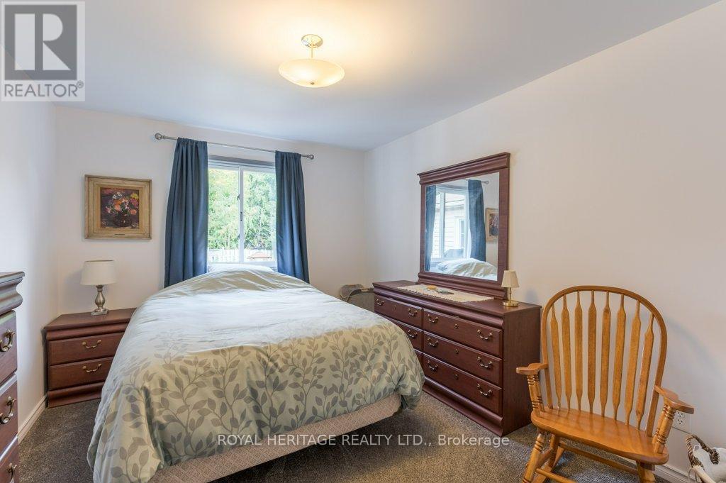 2ND BEDROOM 13'4 X 10'4