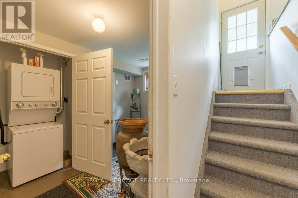 PLUS SEPARATE ENTRANCE TO APARTMENT - LAUNDRY