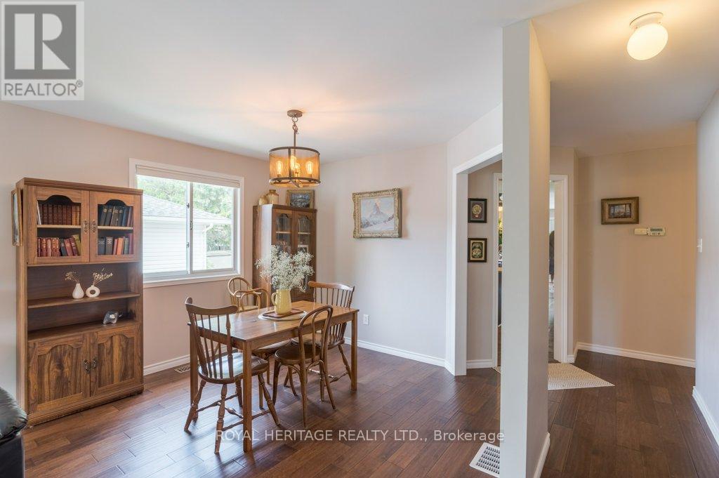 DINING ROOM - 11' X 9' - ENGINEERED HARDWOOD