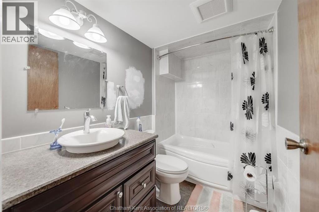 110 Highbury CRESCENT, Wallaceburg, Ontario, N8A4T7 — Photo 5