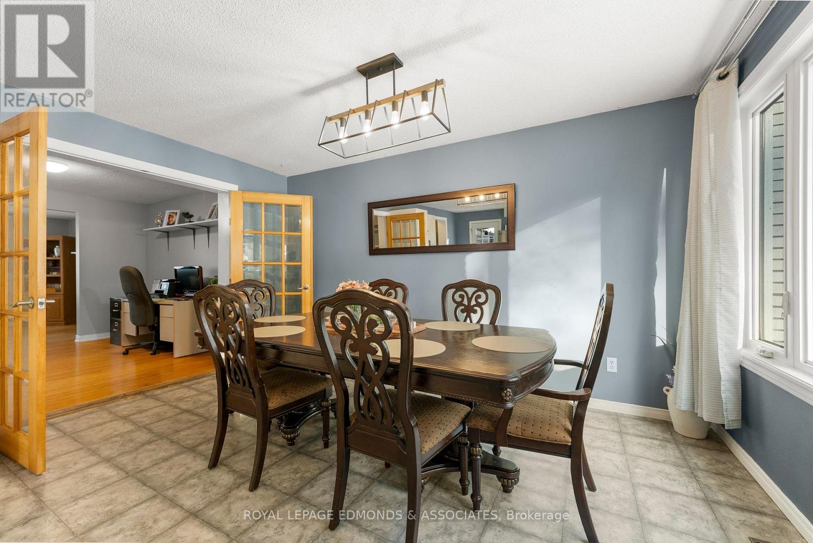 43 LISA CRESCENT — photo 9