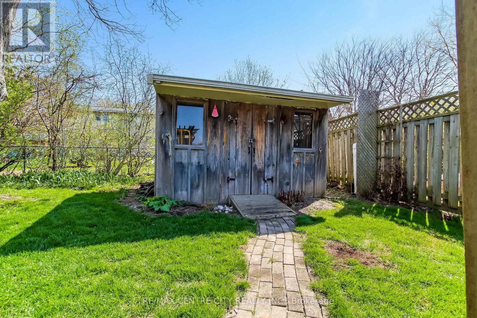 79 ASHLEY CRESCENT - 27