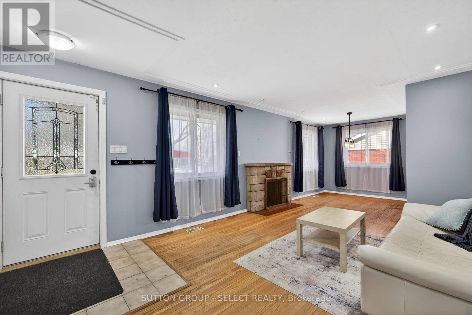 198 ARLINGTON CRESCENT — photo 5