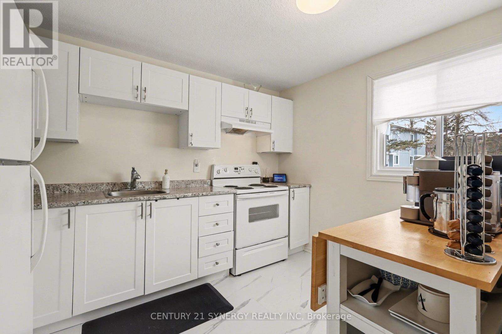 65 - 24 SHERWAY DRIVE — photo 7