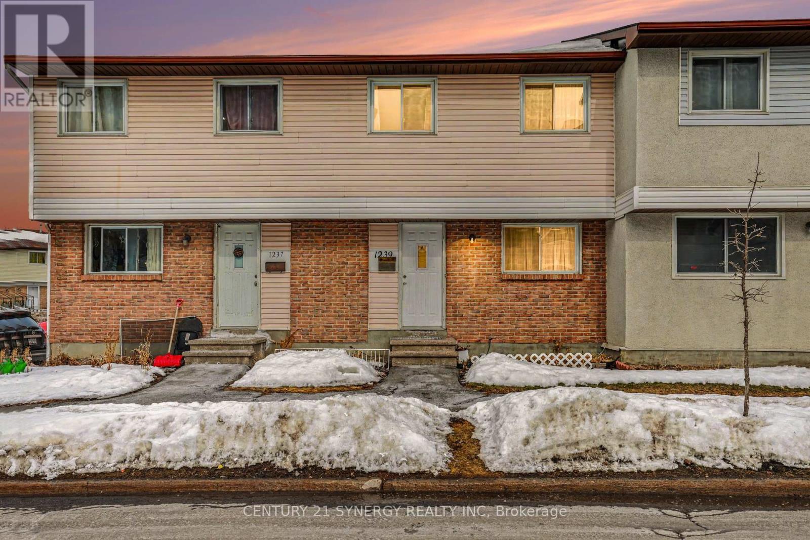 #73 1239 BOWMOUNT STREET - 1