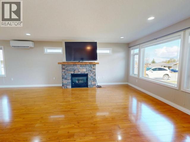 7358 GLACIER STREET - 4