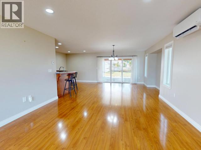 7358 GLACIER STREET - 3