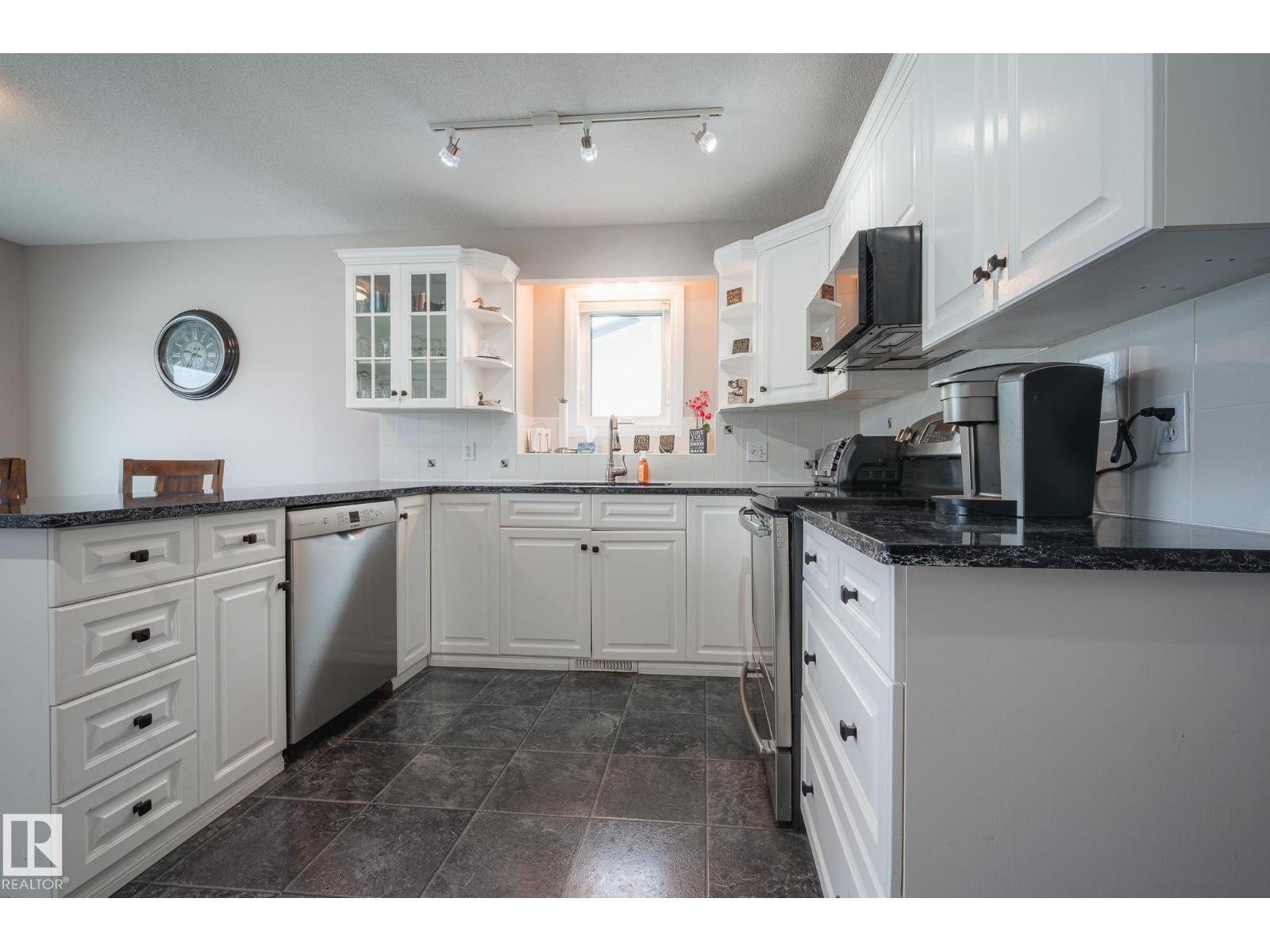 7011 158 AV NW, Edmonton